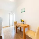 1 Bedroom Stunning In Apartament Duće