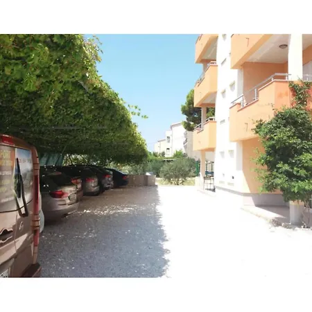 1 Bedroom Stunning In